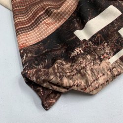 Viskosejersey med collage af avis, hndskrift og grafik - pr. 0,25 meter